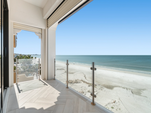 Beachfront Home in Fort Myers with Panoramic Gulf Views